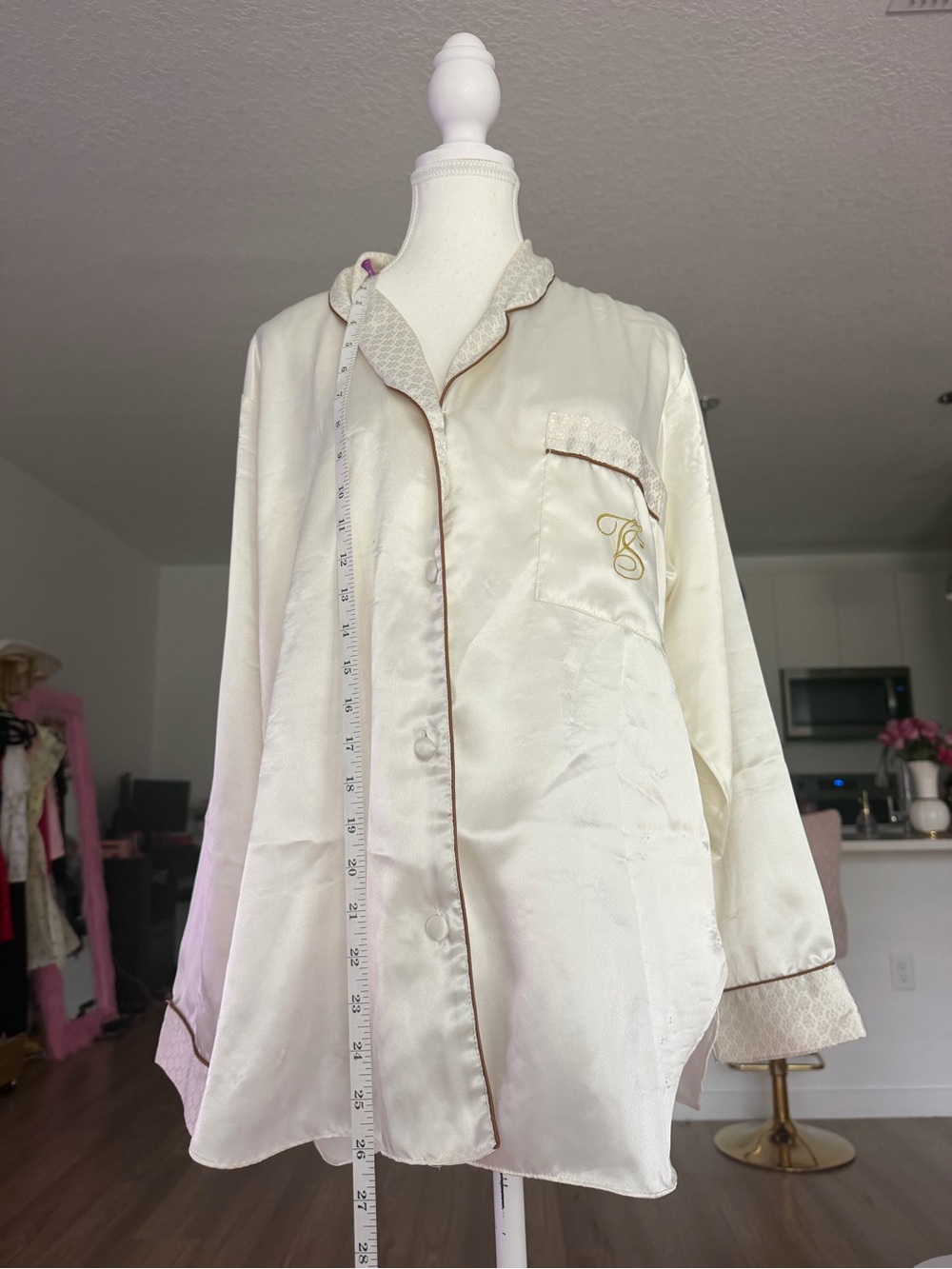 Victoria’s Secret vintage gold tag Silk-Feel Cream Satin Pajama Top - Picture 5 of 8
